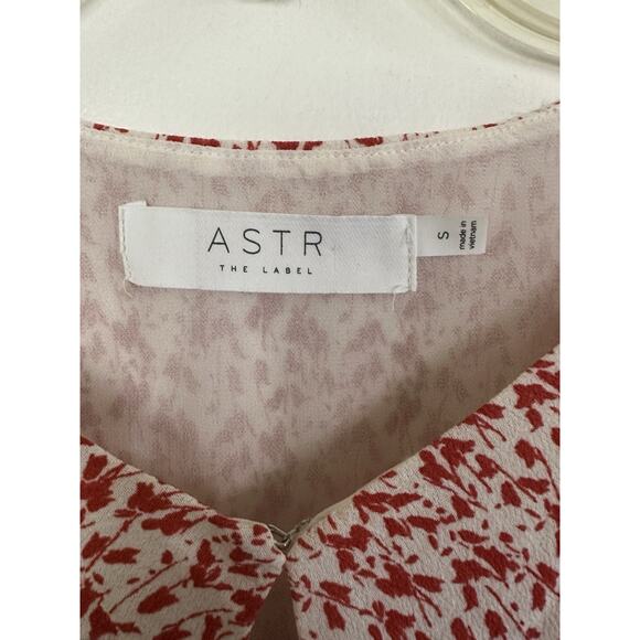 ASTR the Label Red Orange White Ditsy Keyhole Flutter Sleeve Top Womens Small - Picture 7 of 10